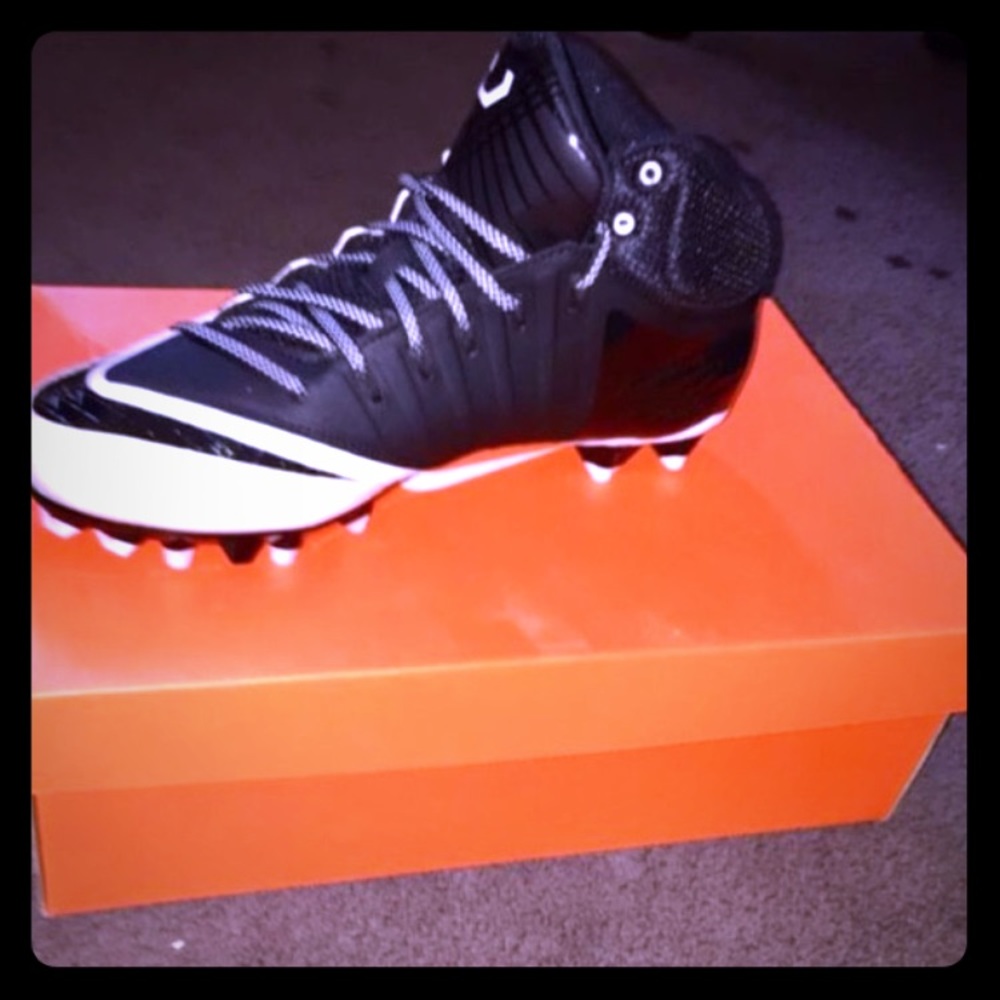 Football shoes 9.5